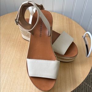 Lucky Brand Women's Tan Wedge ladies size 8 Sandals